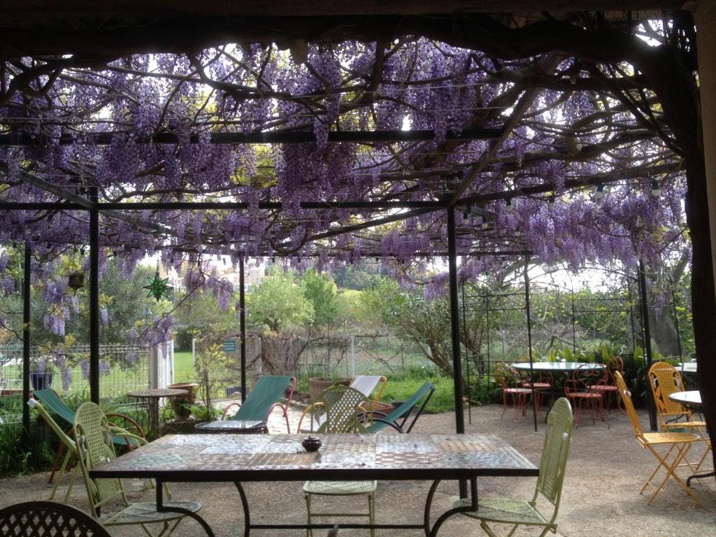 לינה וארוחת בוקר בזייה Les Jardins Du Rebaut מראה חיצוני תמונה